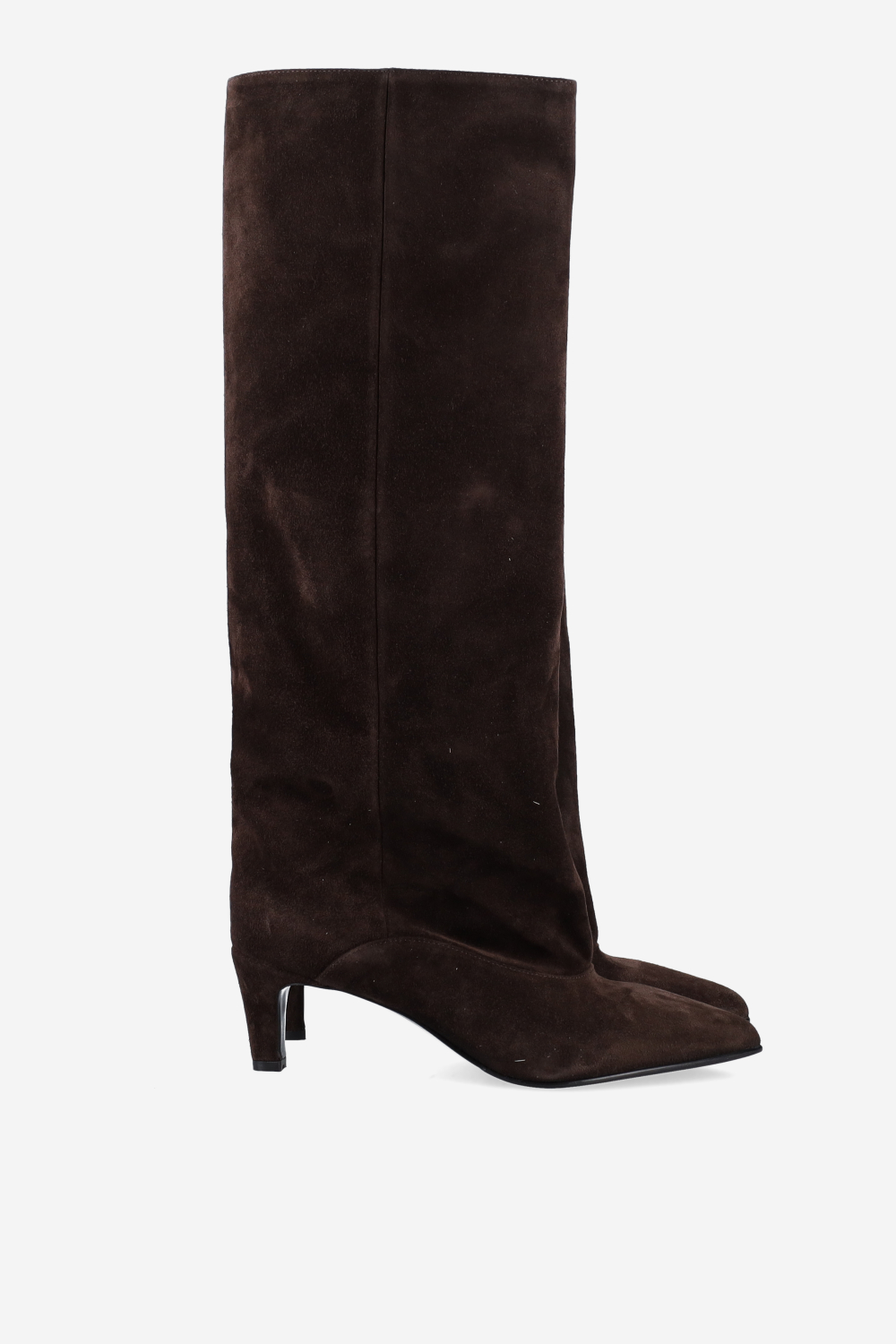 Pointed-toe suede boots