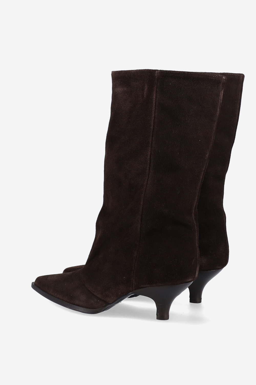 Pointed-toe suede boots