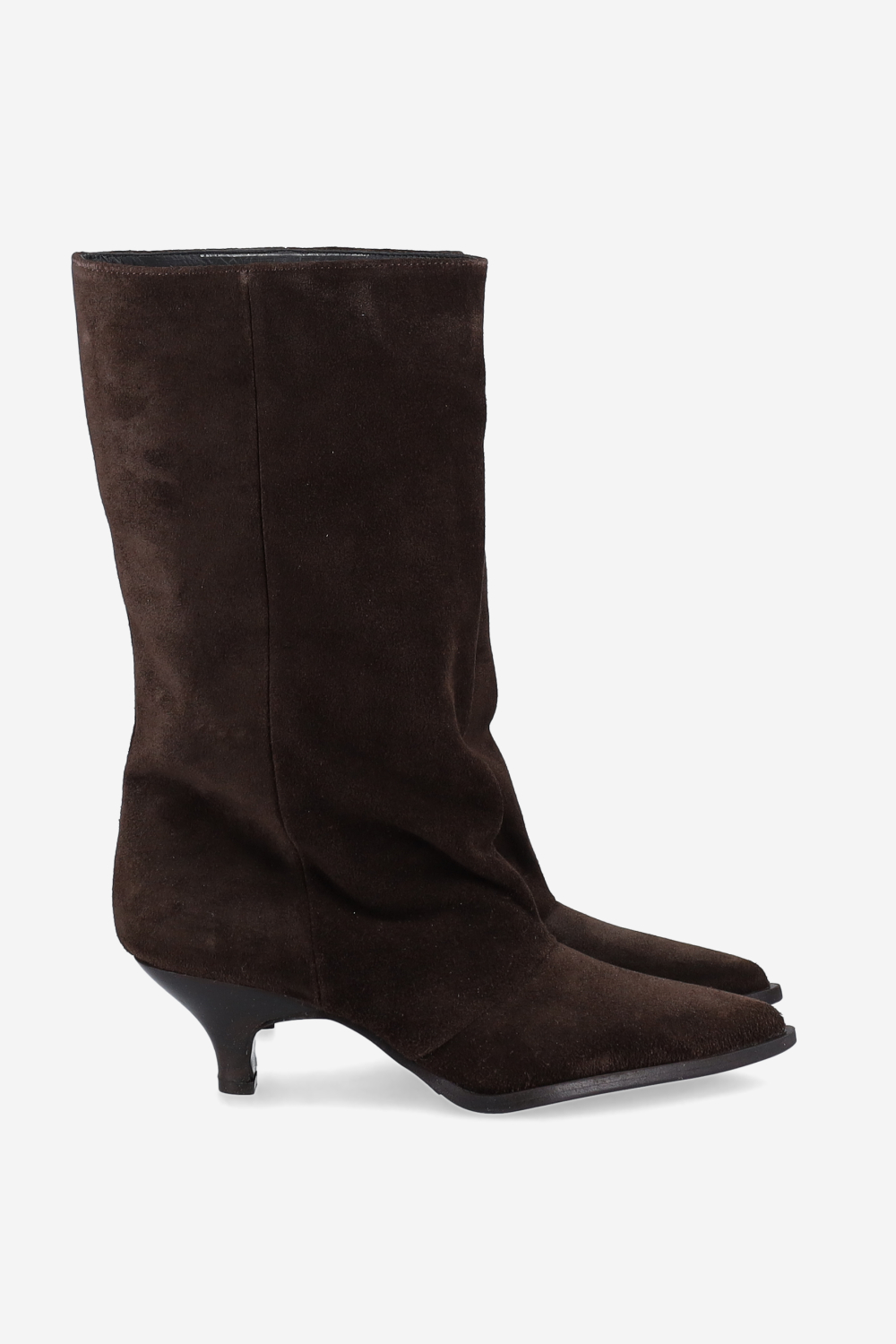 Pointed-toe suede boots