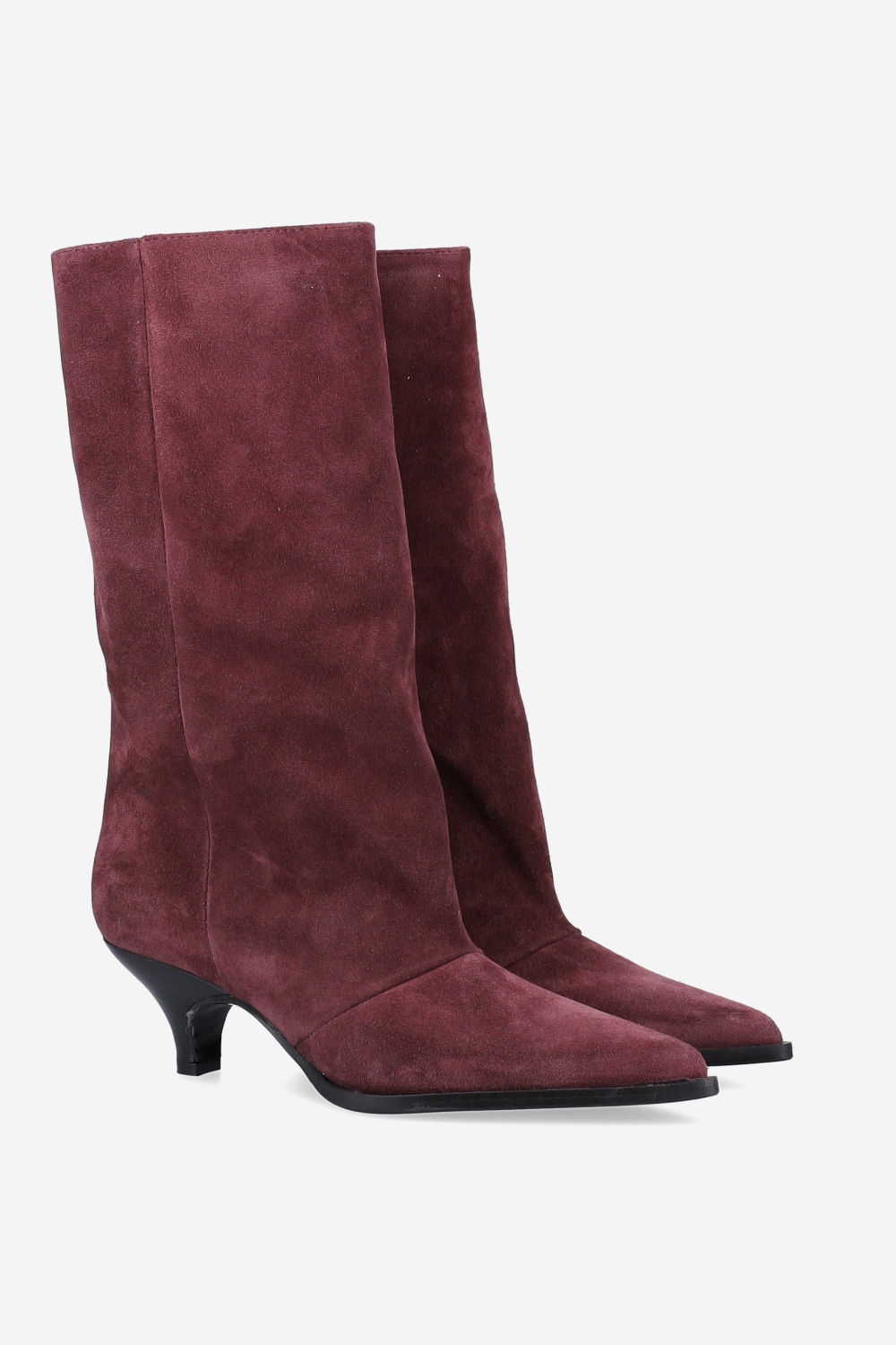 Pointed-toe suede boots