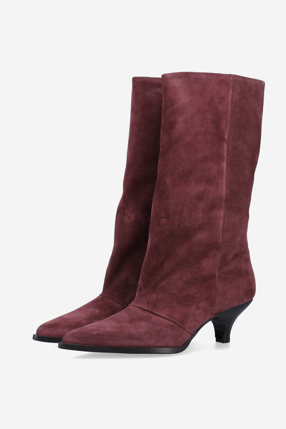 Pointed-toe suede boots