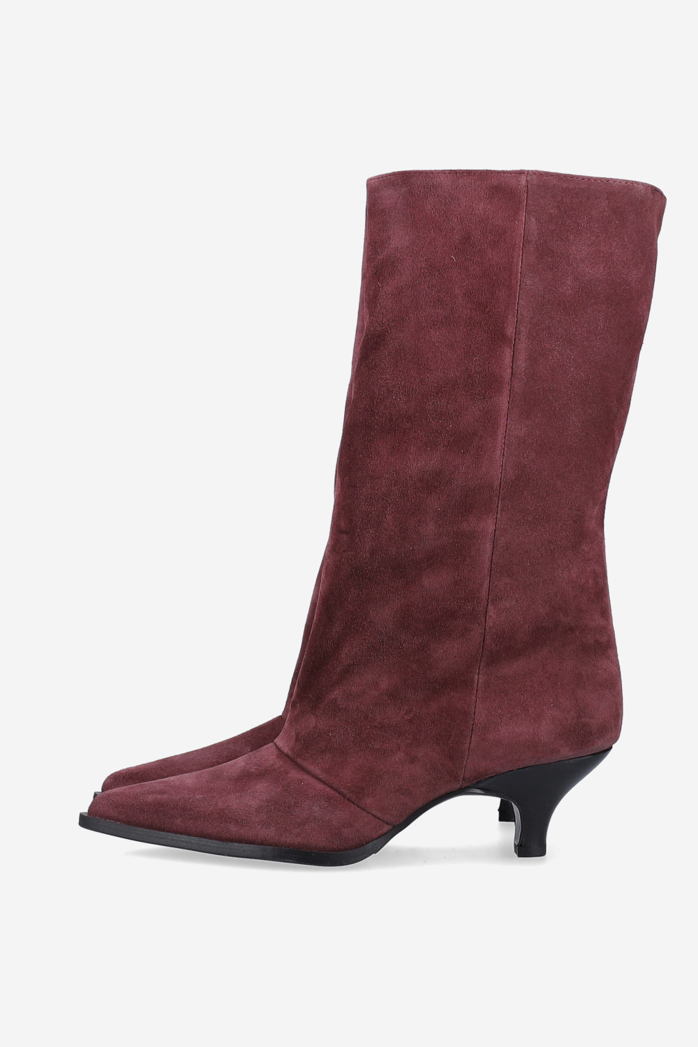 Pointed-toe suede boots
