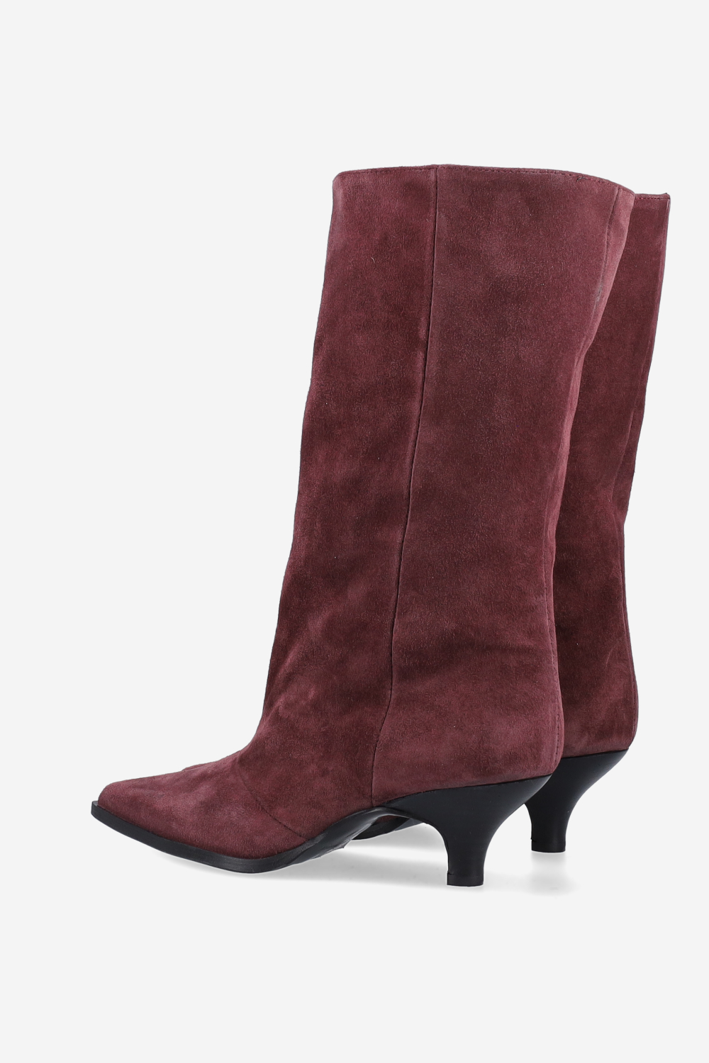 Pointed-toe suede boots