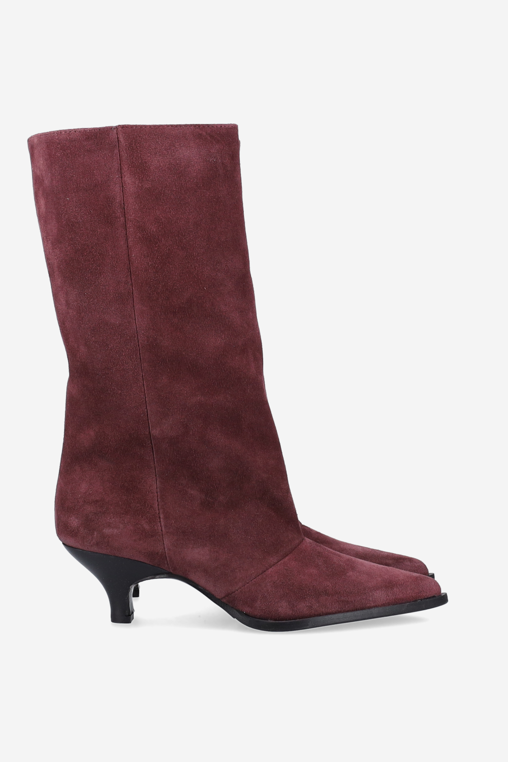 Pointed-toe suede boots