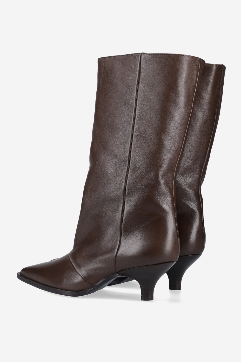 Pointed-toe leather boots