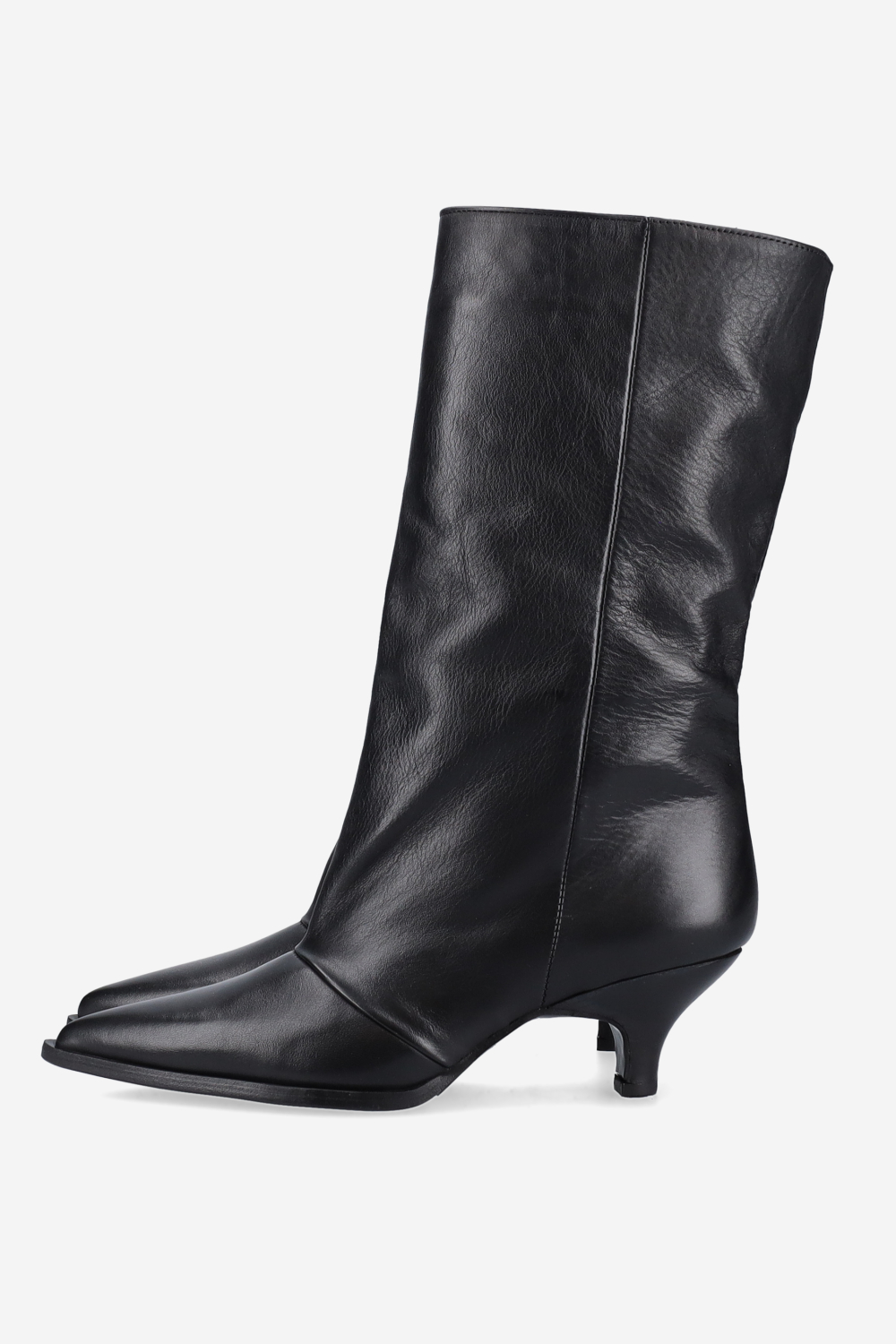 Pointed-toe leather boots