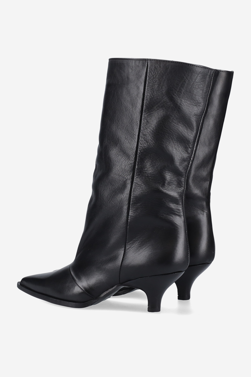 Pointed-toe leather boots