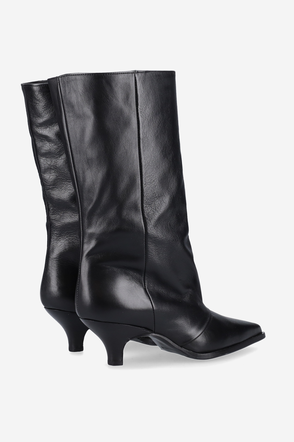 Pointed-toe leather boots