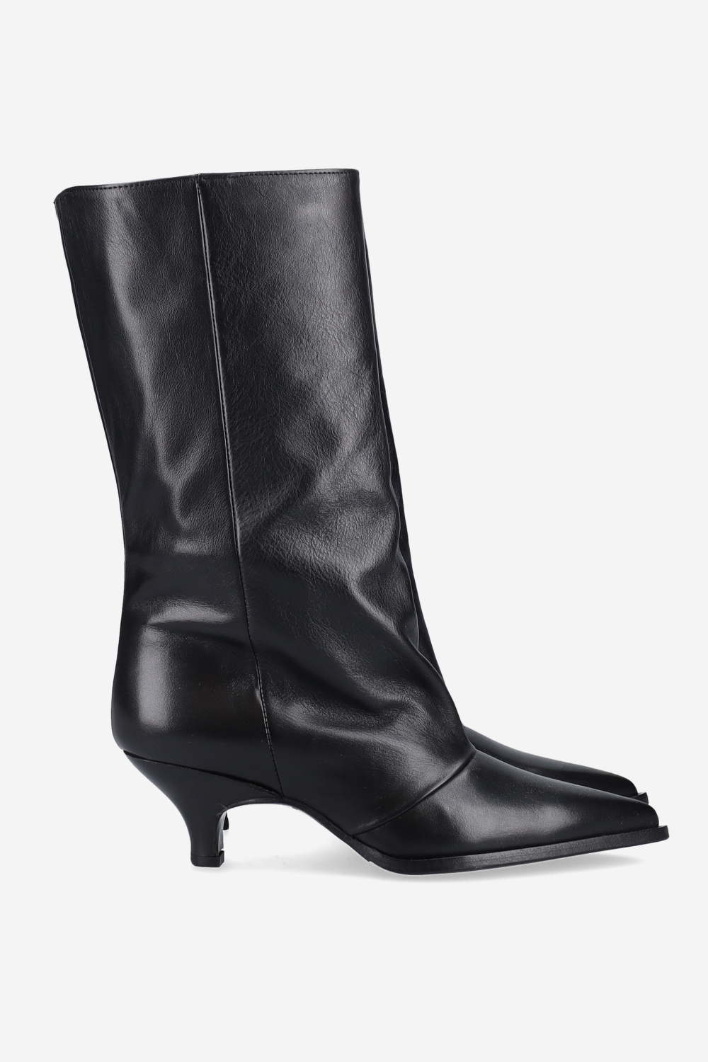 Pointed-toe leather boots