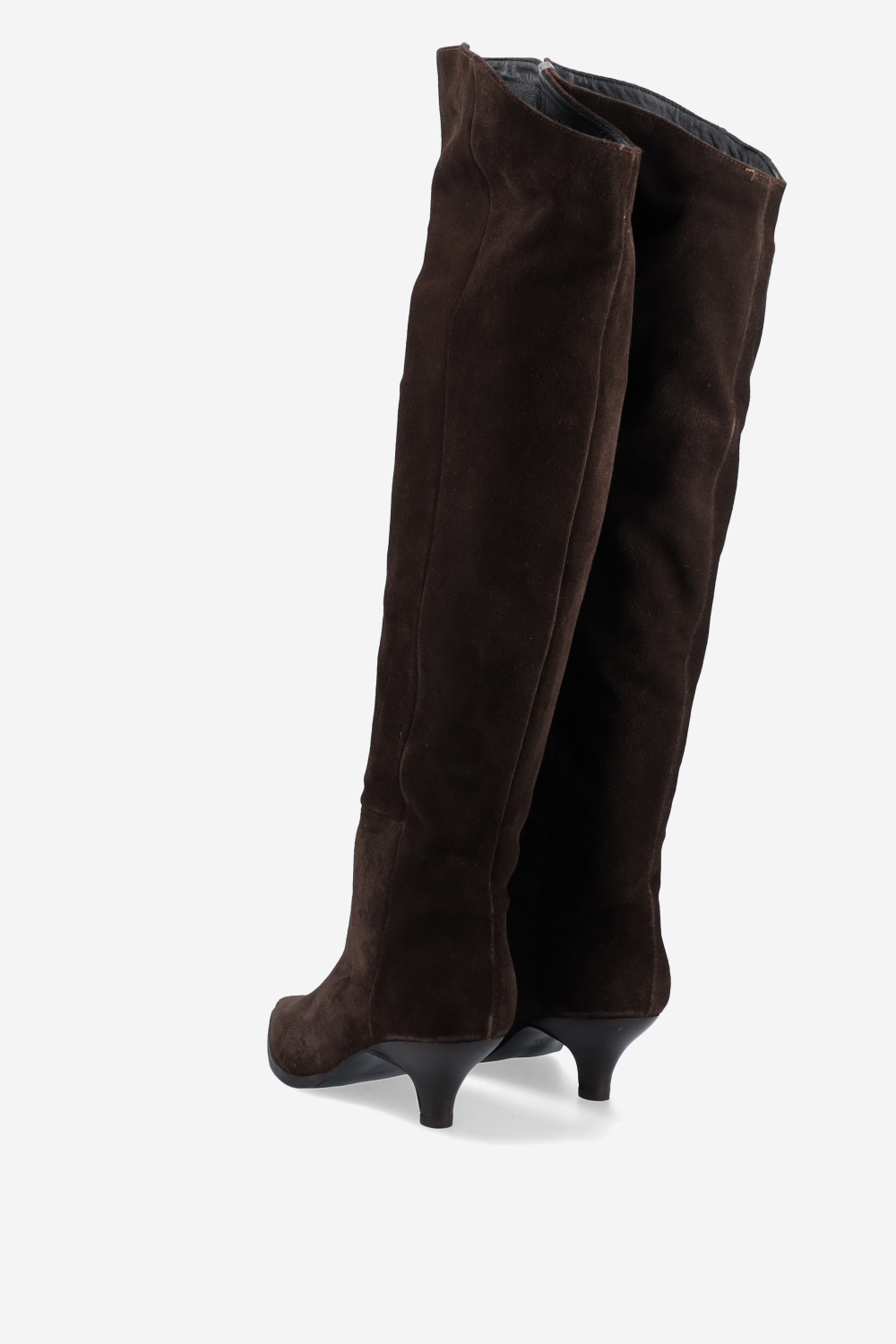 Pointed-toe suede boots