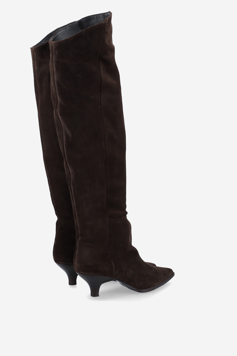 Pointed-toe suede boots