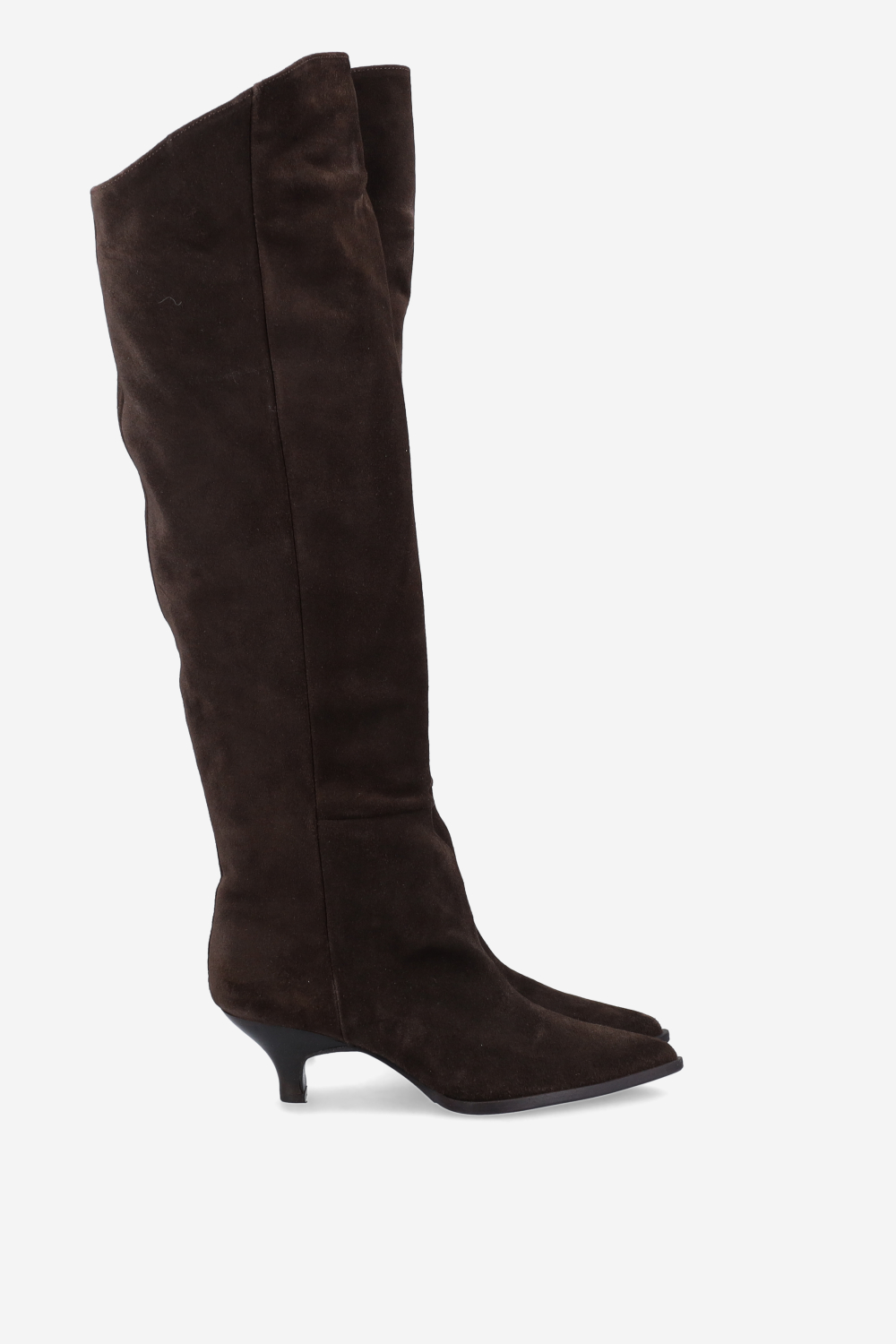 Pointed-toe suede boots