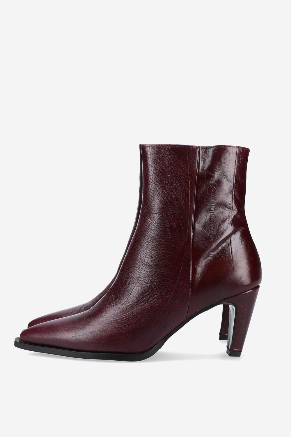 Zipped leather ankle boots