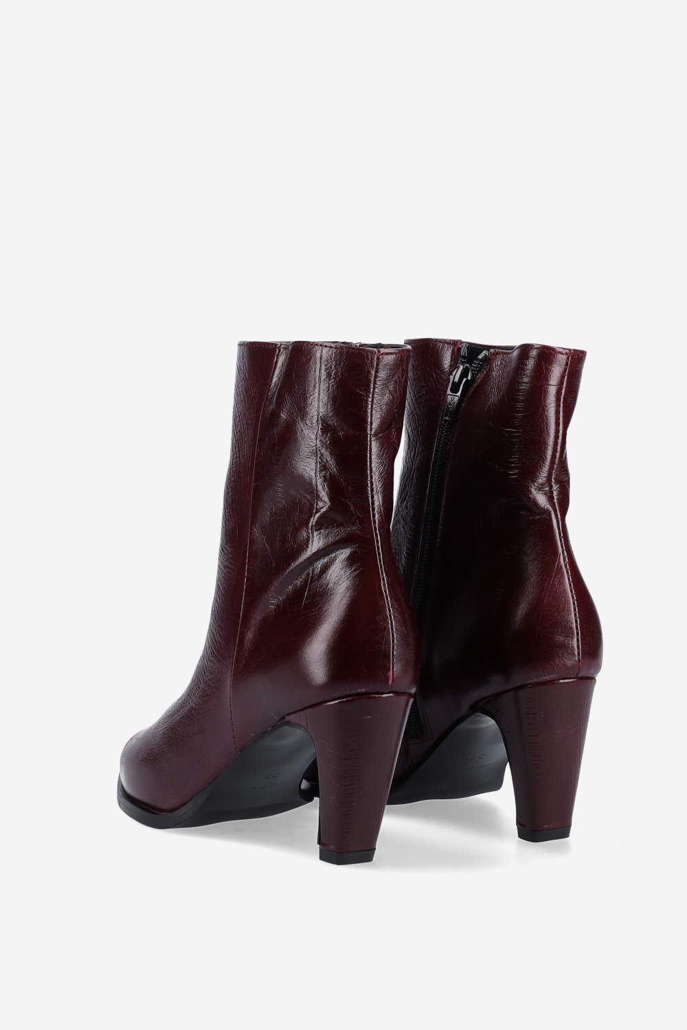 Zipped leather ankle boots