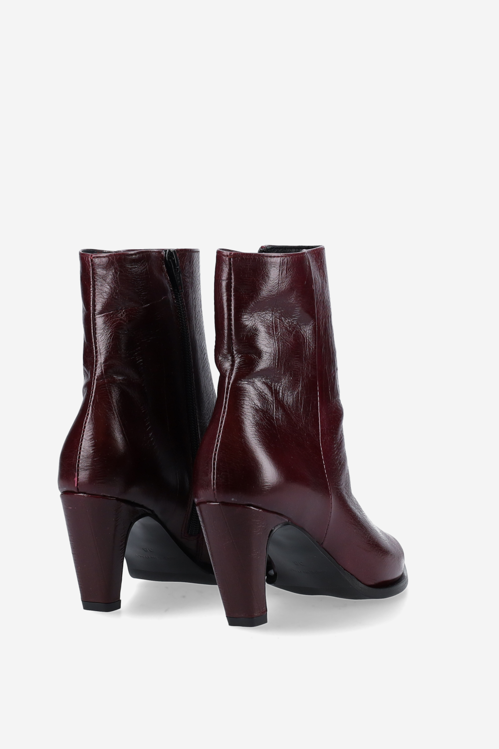 Zipped leather ankle boots
