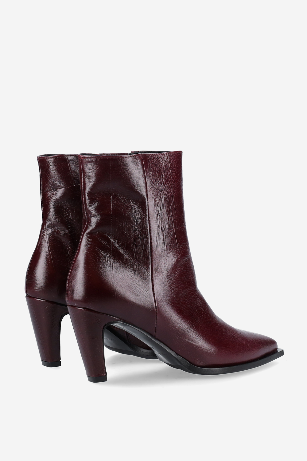 Zipped leather ankle boots