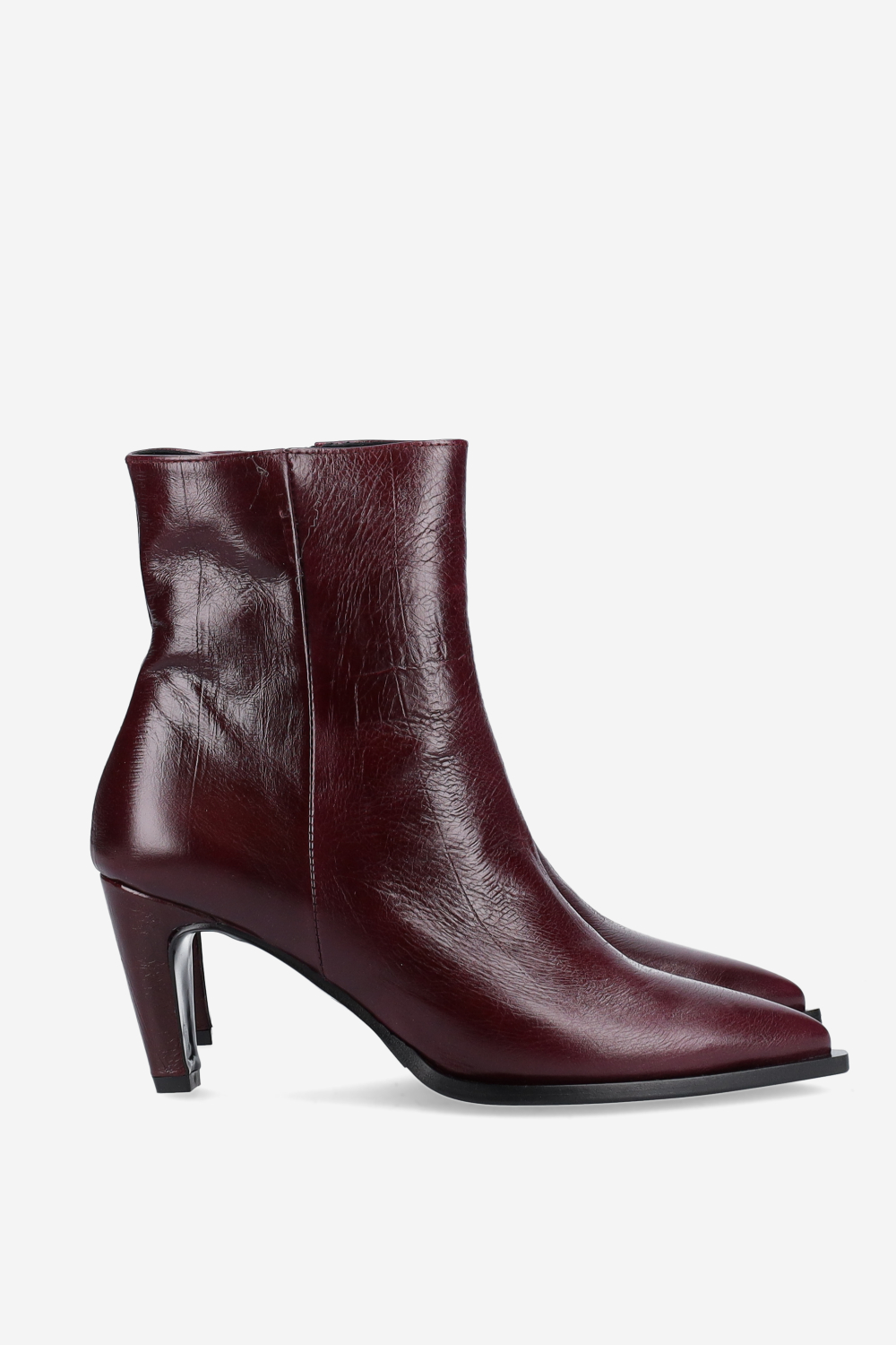 Zipped leather ankle boots
