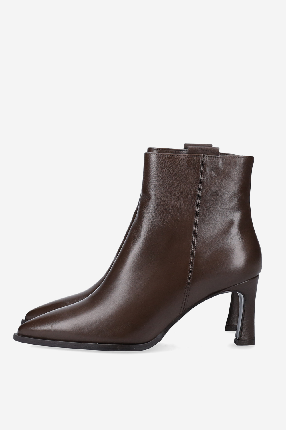 Zipped leather ankle boots