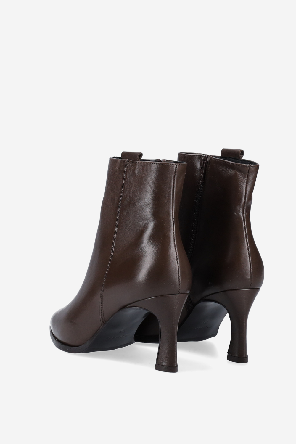 Zipped leather ankle boots