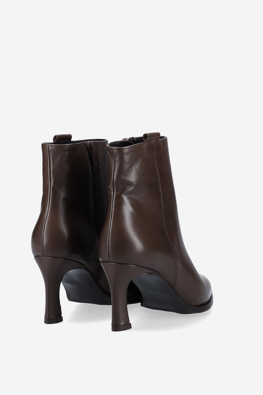Zipped leather ankle boots