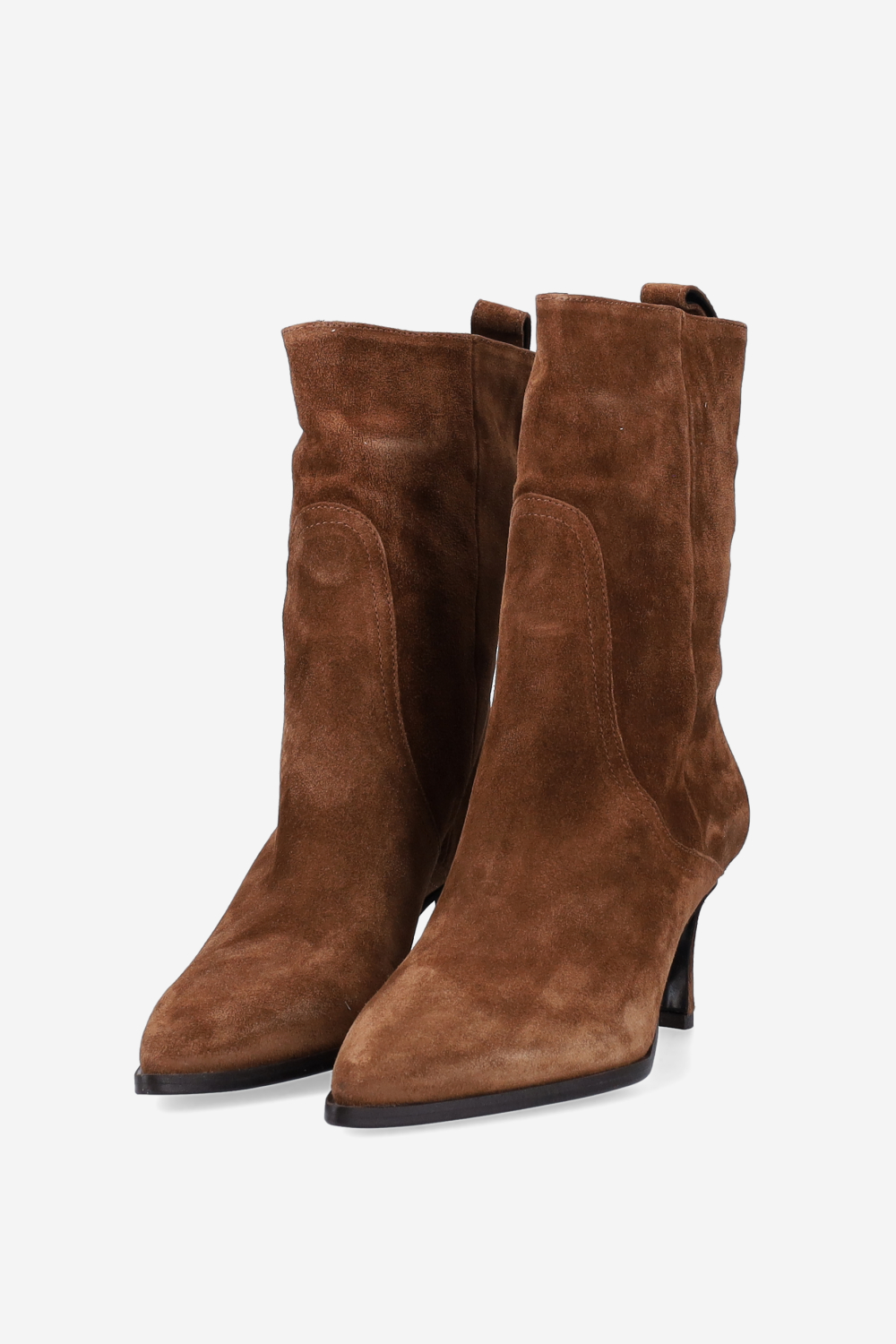 Pointed-toe suede boots