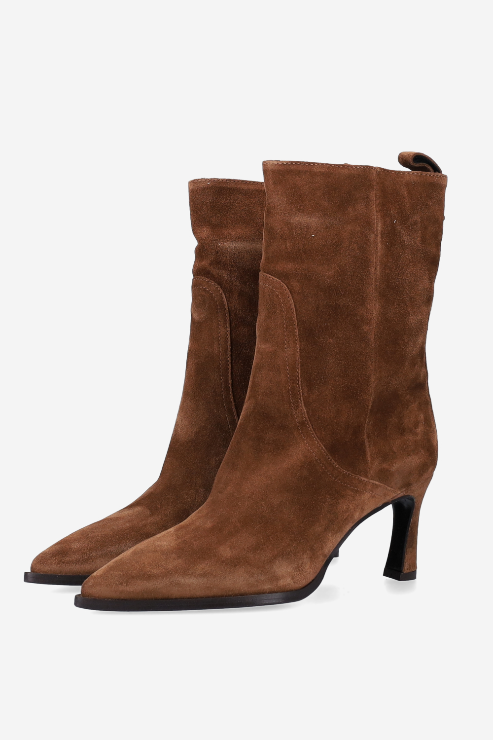 Pointed-toe suede boots