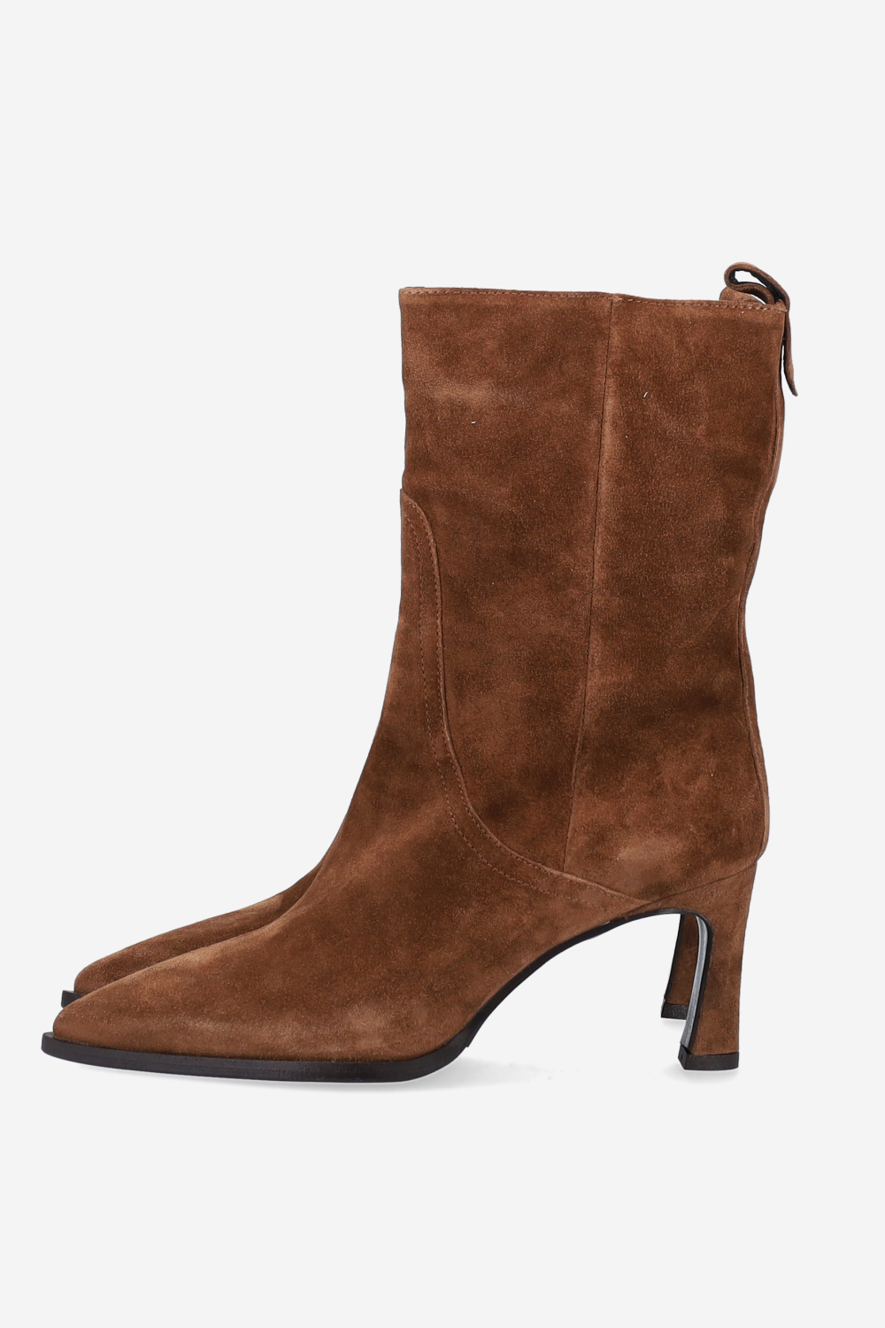 Pointed-toe suede boots