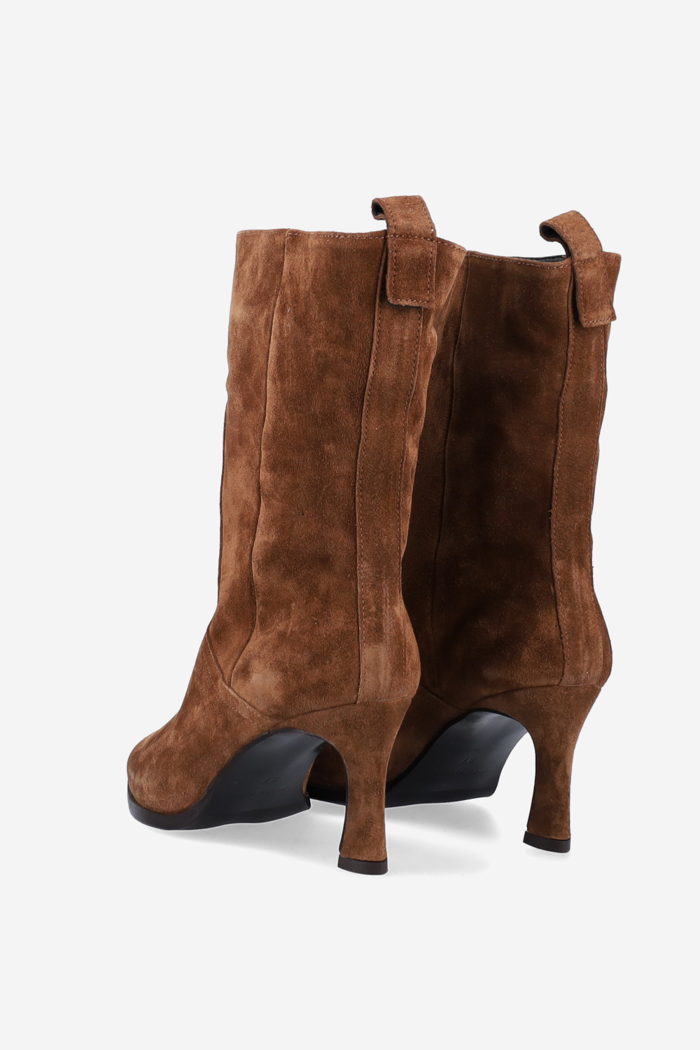 Pointed-toe suede boots