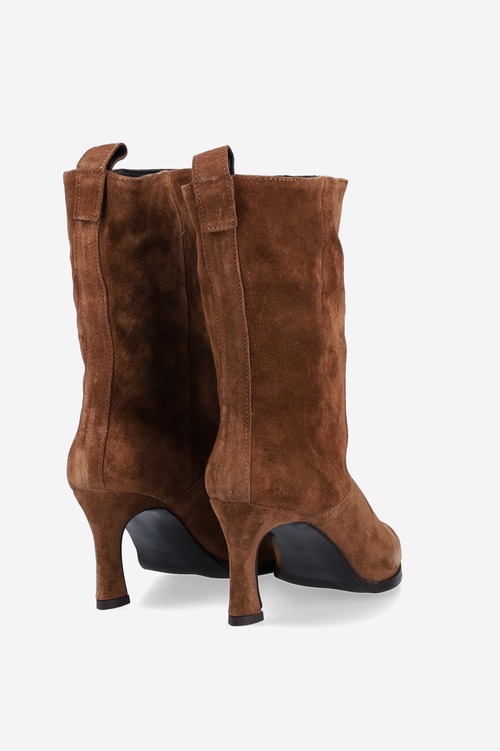 Pointed-toe suede boots