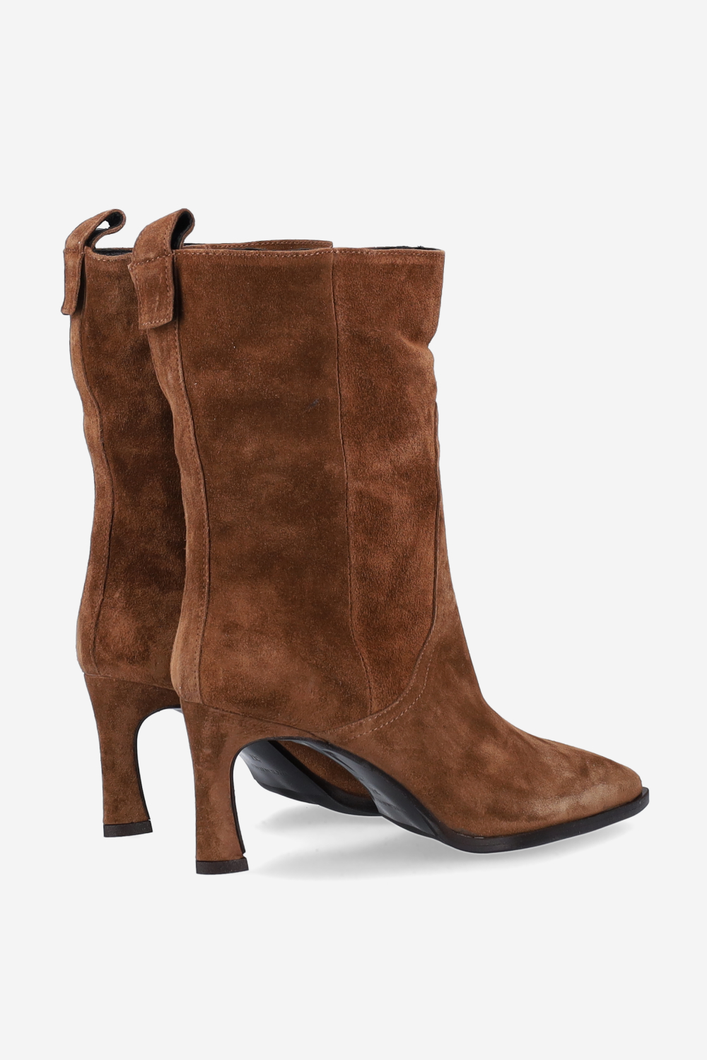 Pointed-toe suede boots