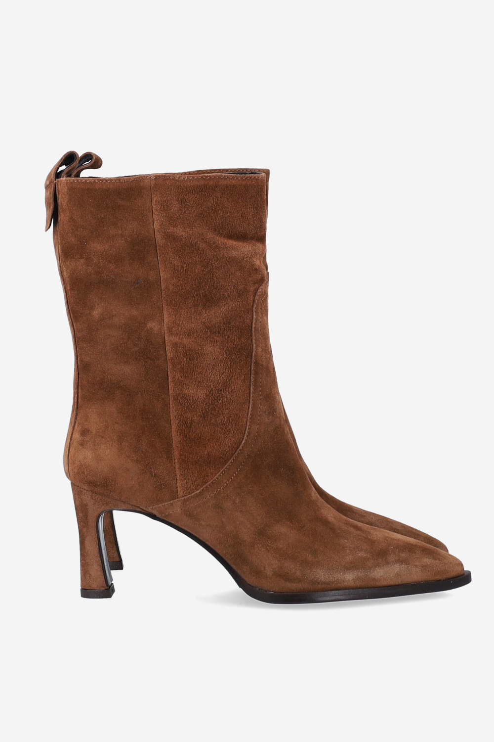 Pointed-toe suede boots