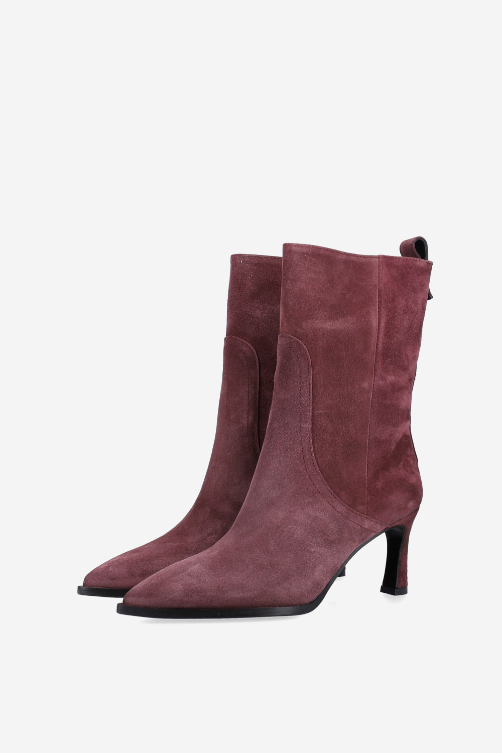 Pointed-toe suede boots