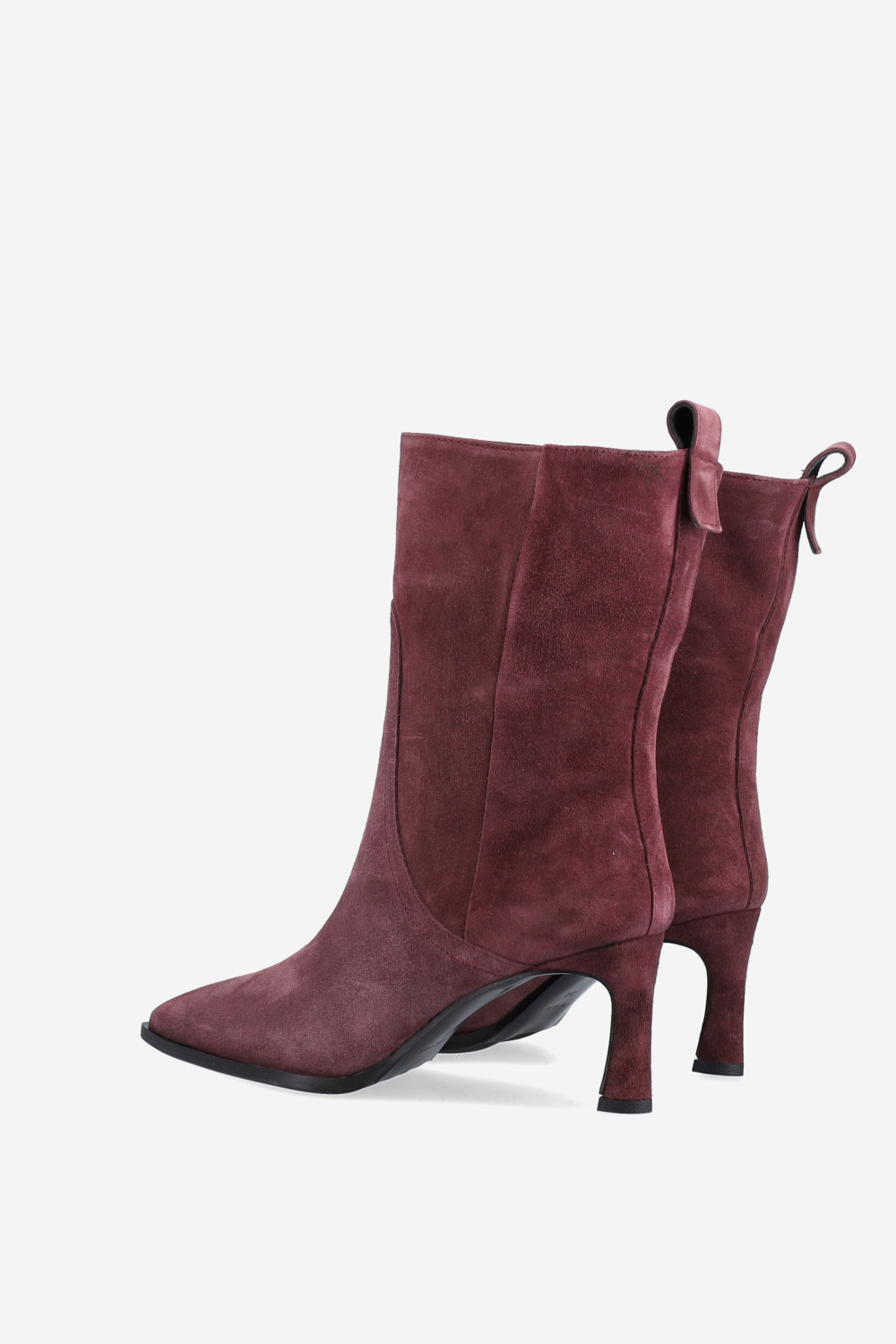 Pointed-toe suede boots