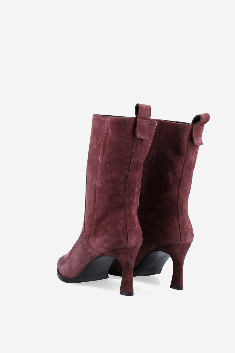 Pointed-toe suede boots