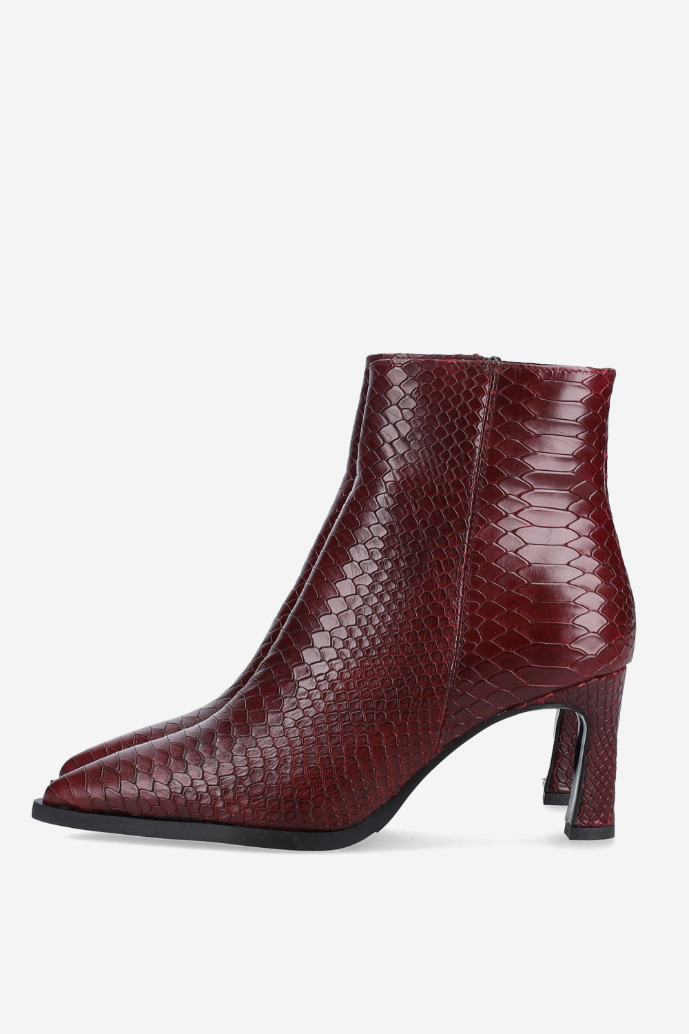 Zipped leather ankle boots