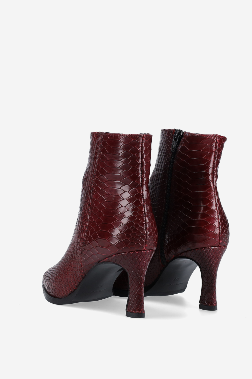 Zipped leather ankle boots