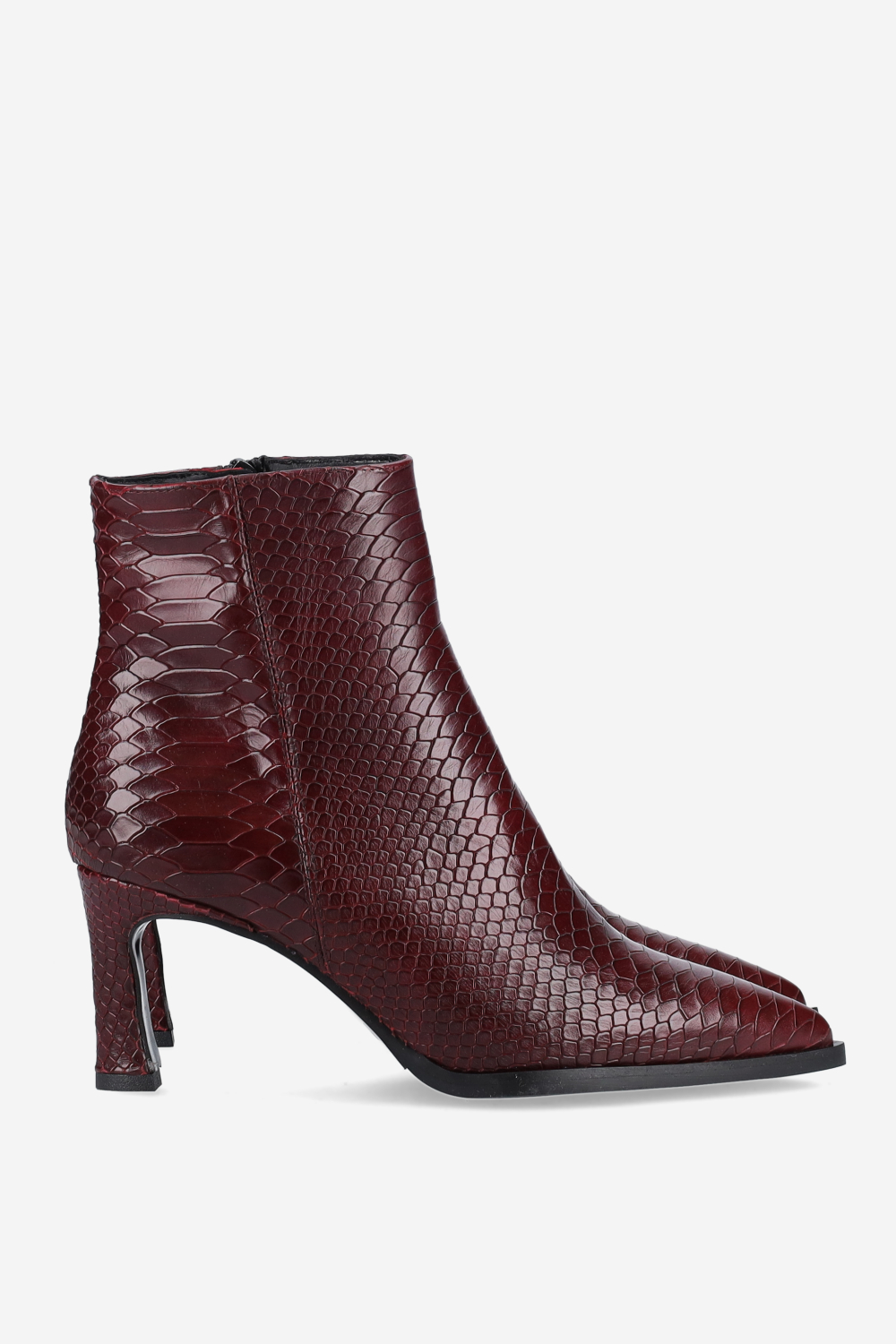 Zipped leather ankle boots