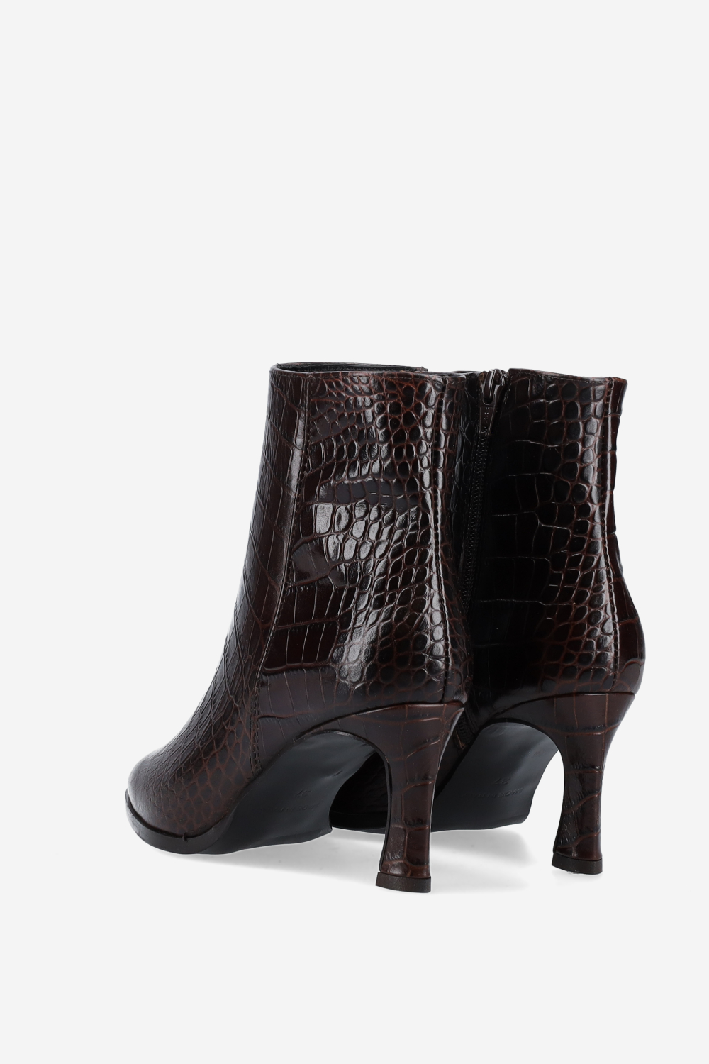 Zipped leather ankle boots