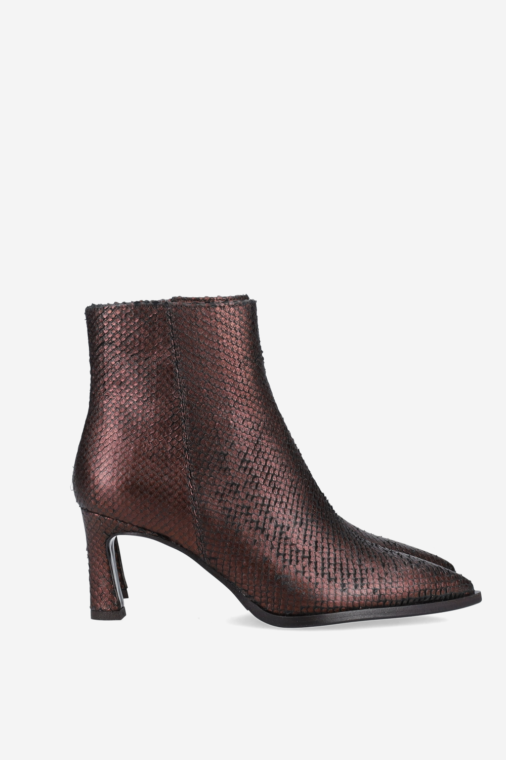 Zipped leather ankle boots