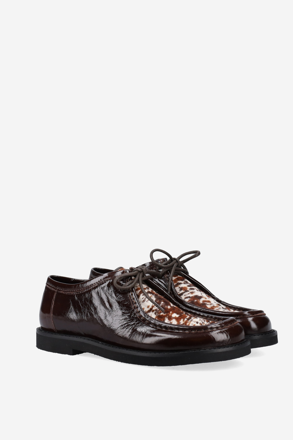 Patent leather lace-up shoes