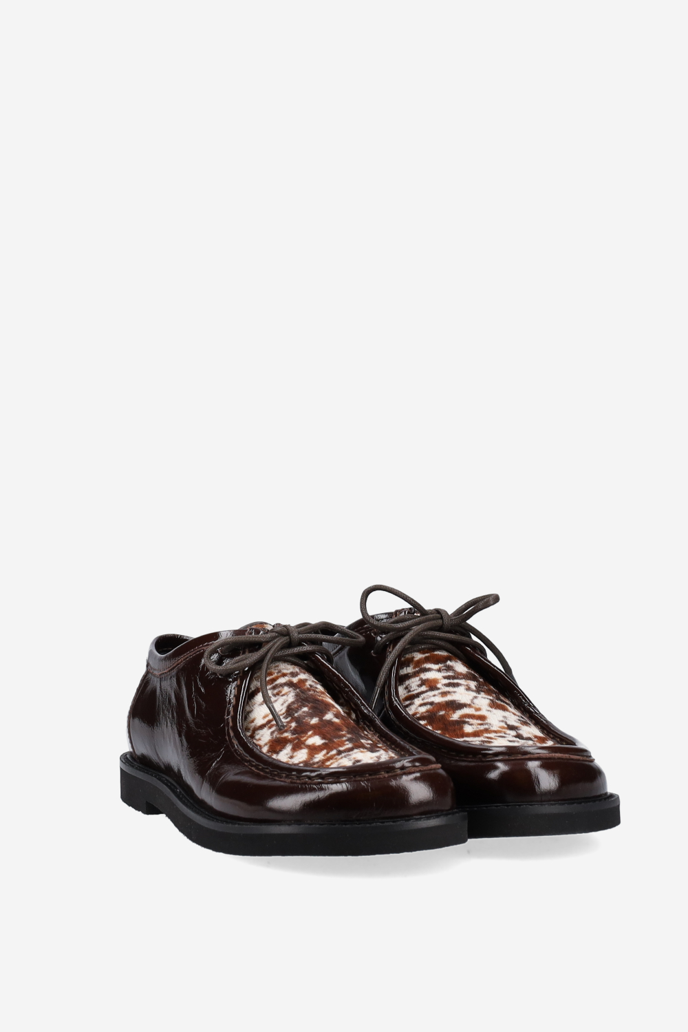 Patent leather lace-up shoes