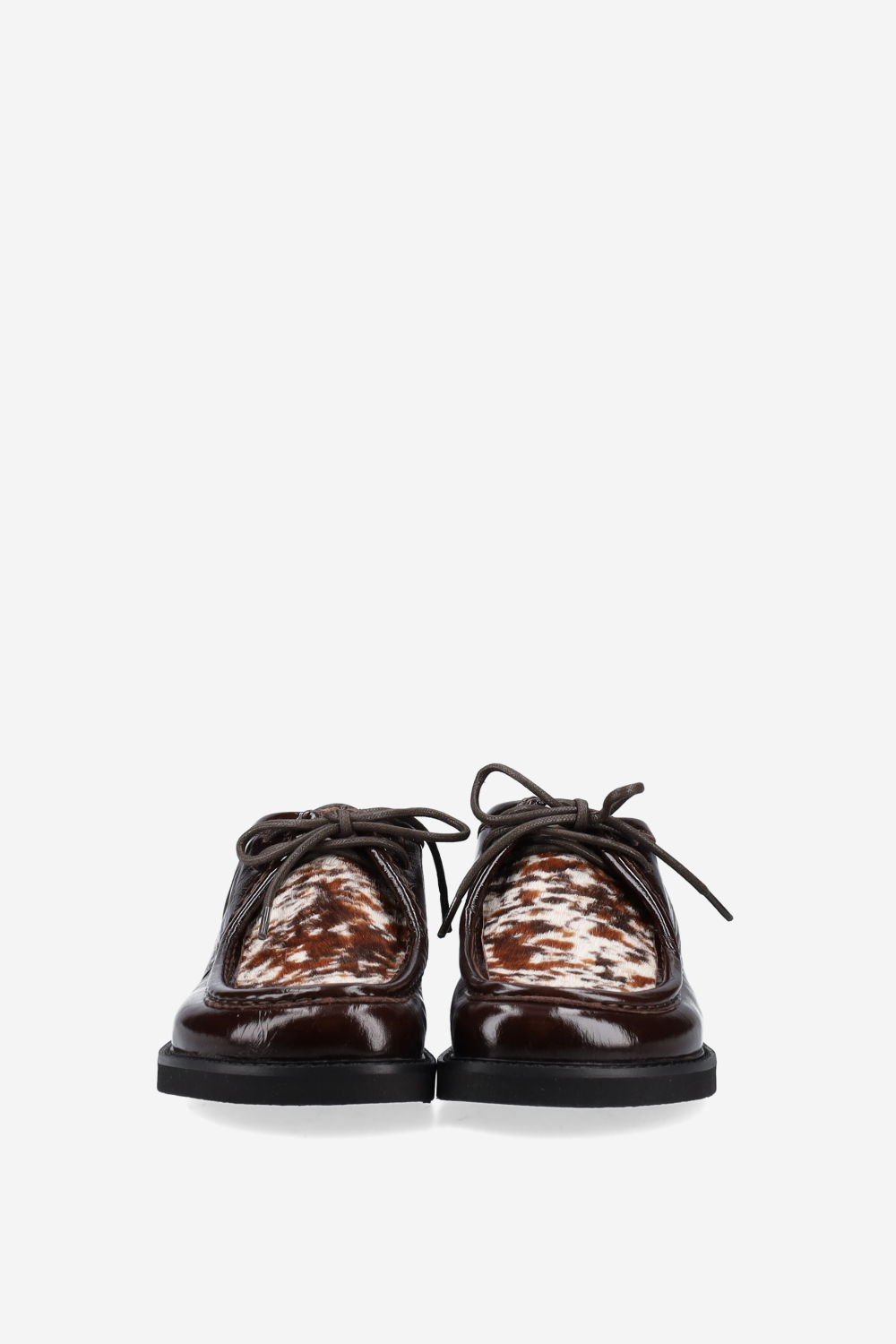 Patent leather lace-up shoes
