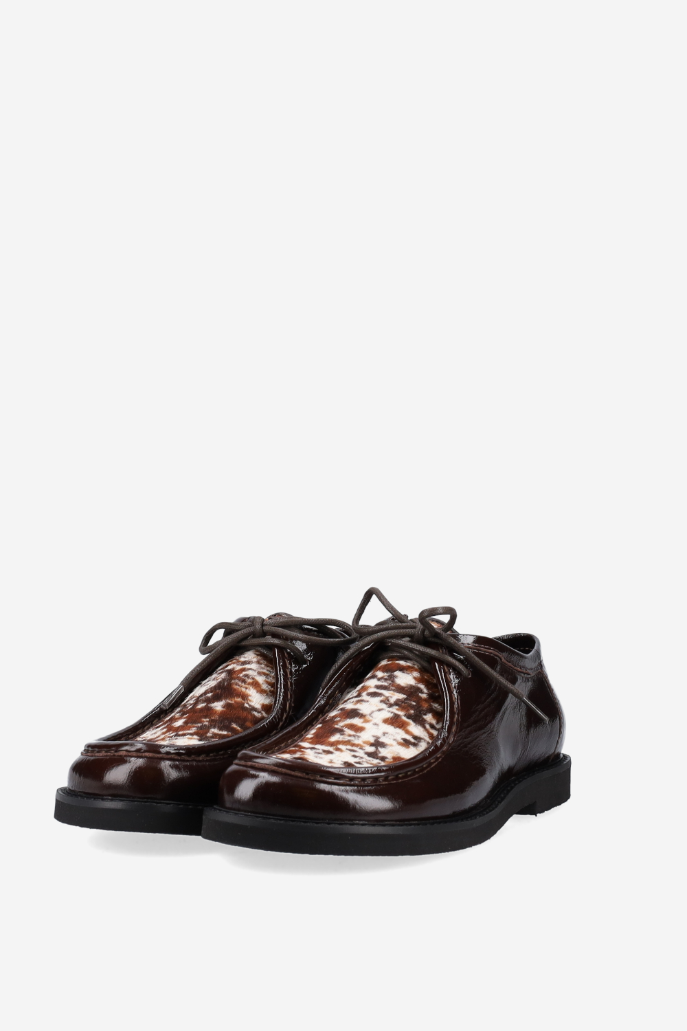 Patent leather lace-up shoes