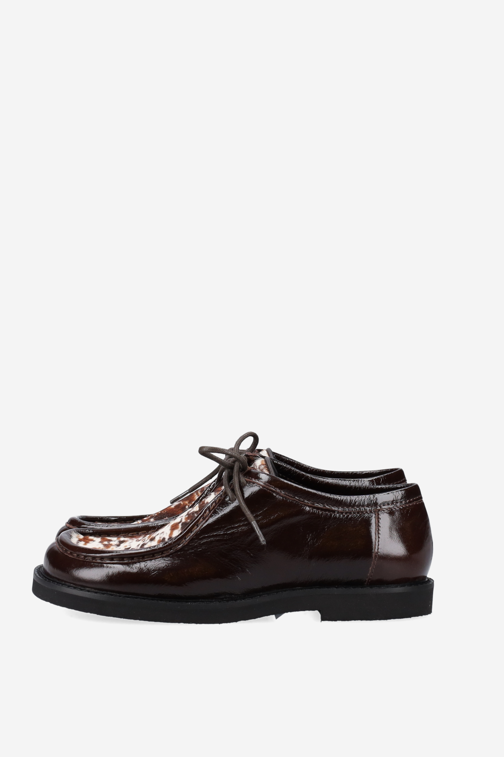 Patent leather lace-up shoes