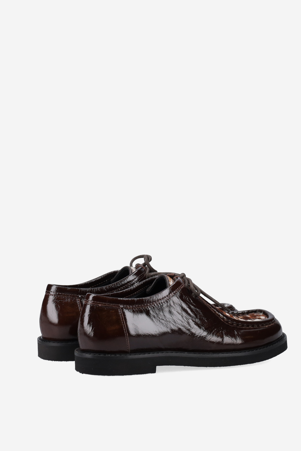 Patent leather lace-up shoes