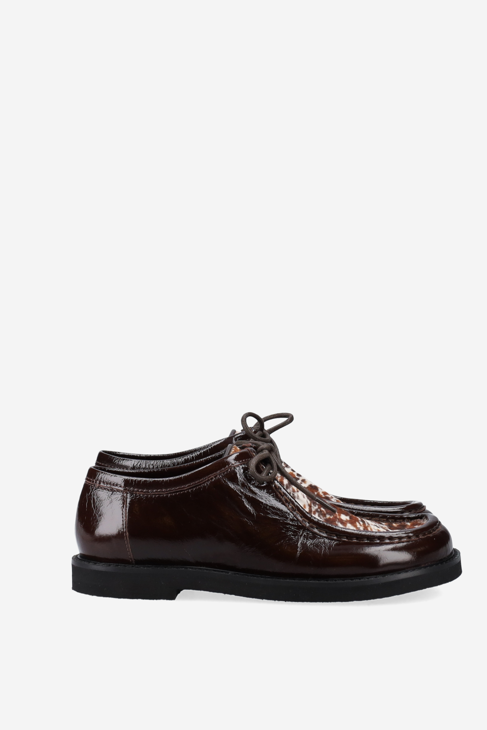 Patent leather lace-up shoes