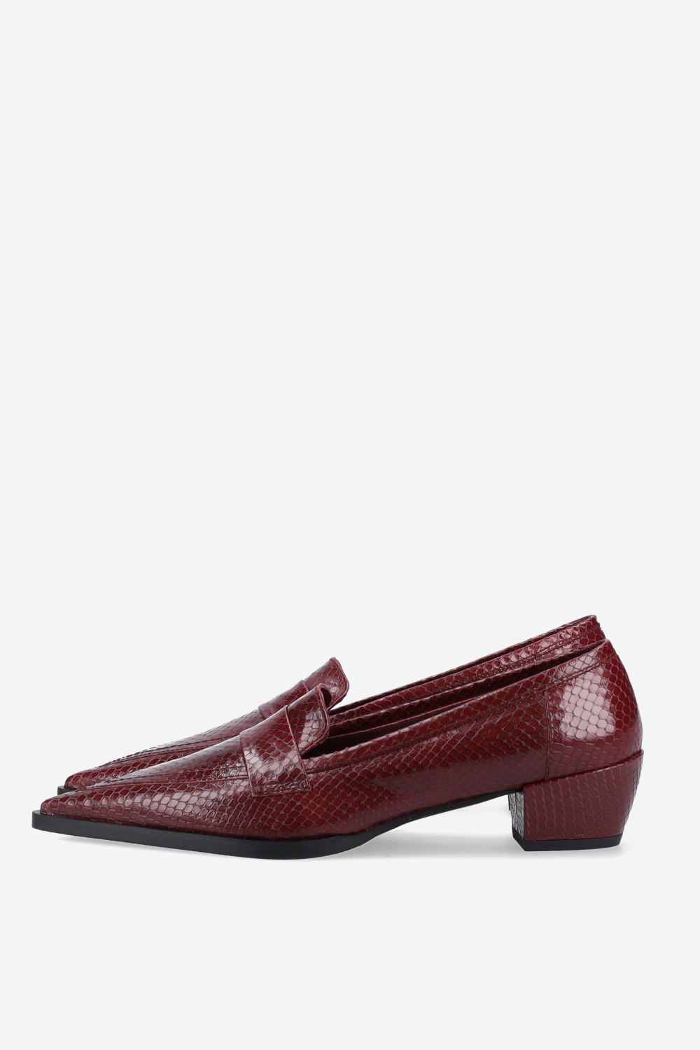 Pointed-toe croco leather heels