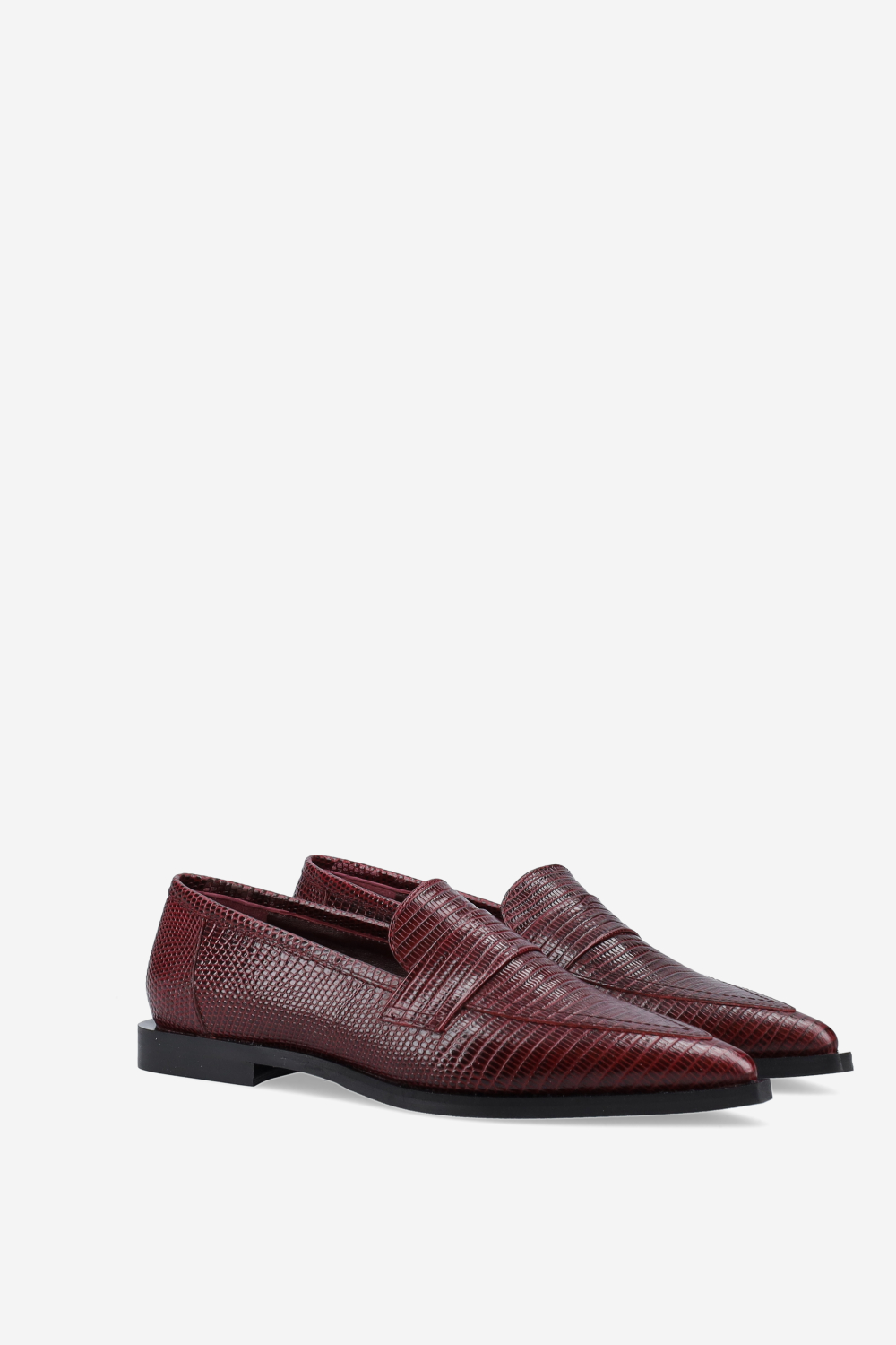 Pointed-toe croco leather loafers