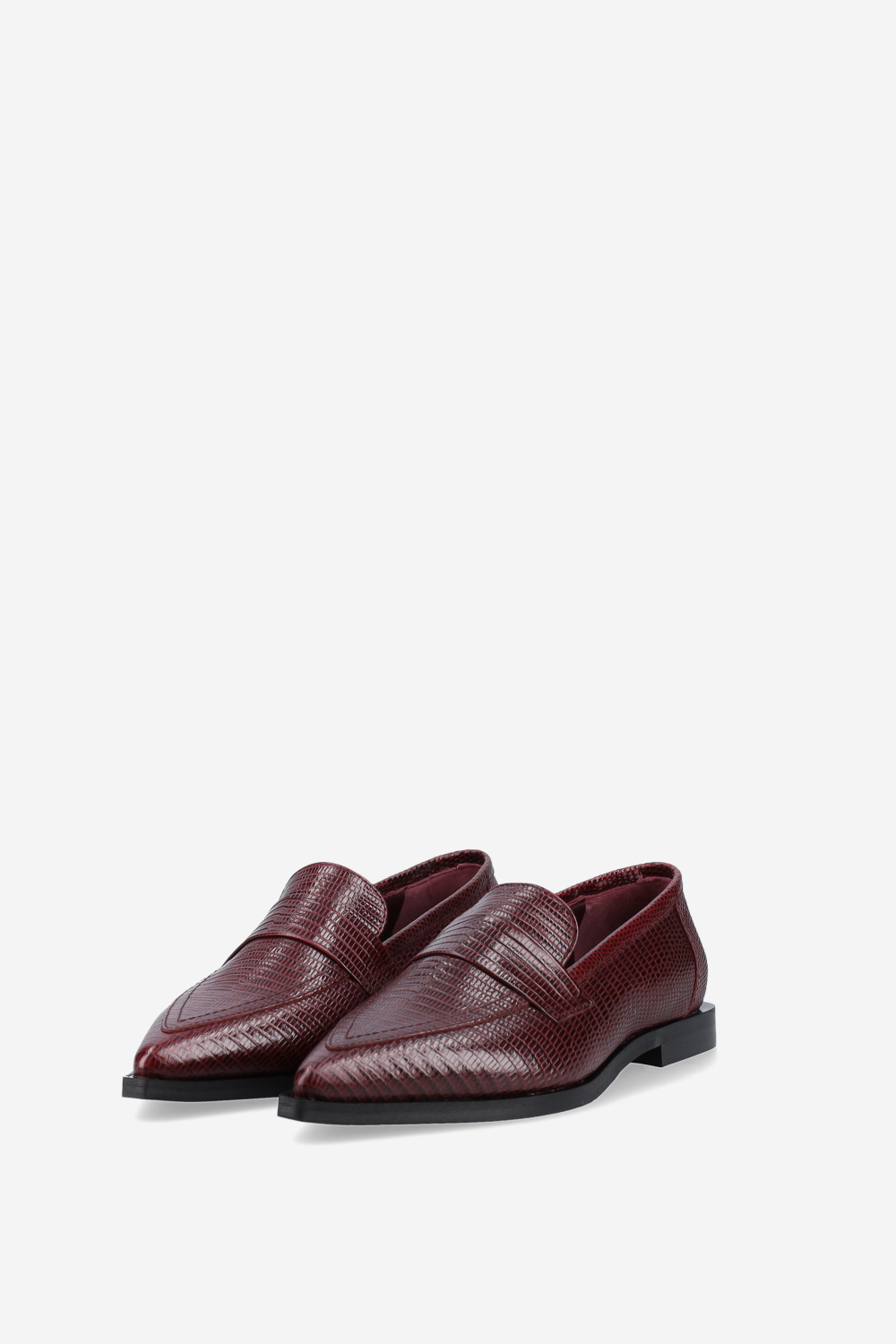 Pointed-toe croco leather loafers