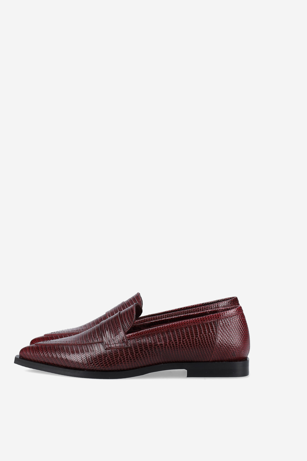 Pointed-toe croco leather loafers